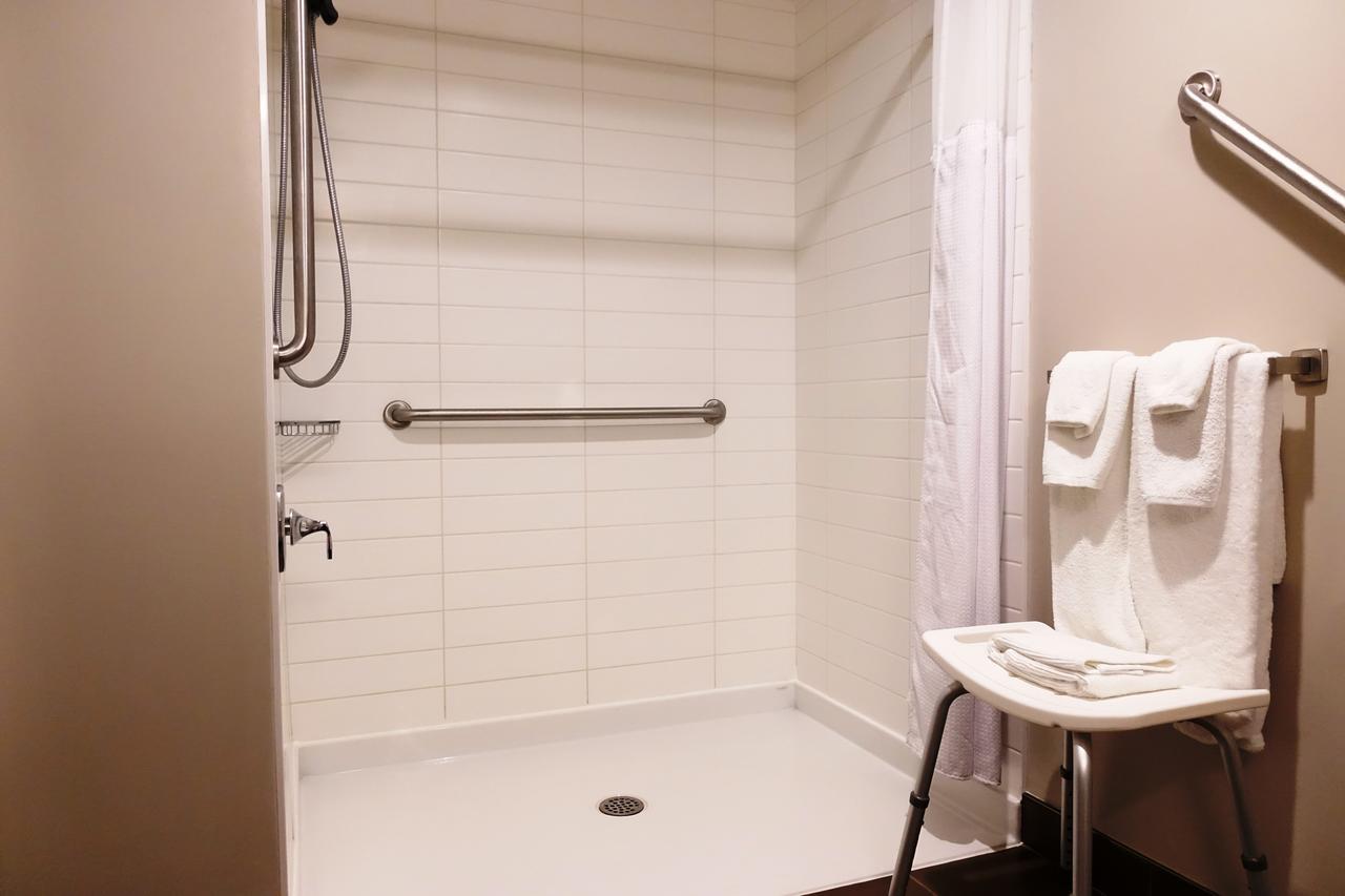 Microtel Casselman Екстер'єр фото