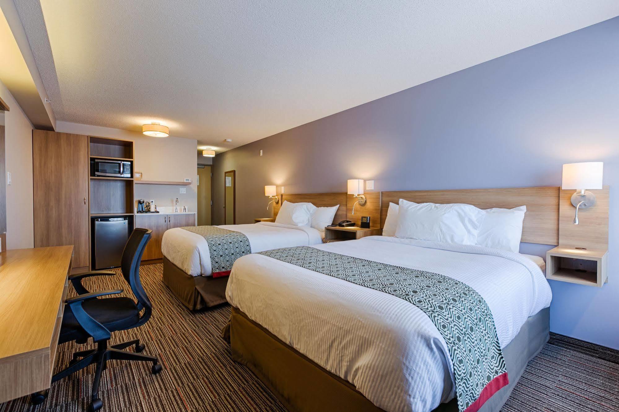 Microtel Casselman Екстер'єр фото